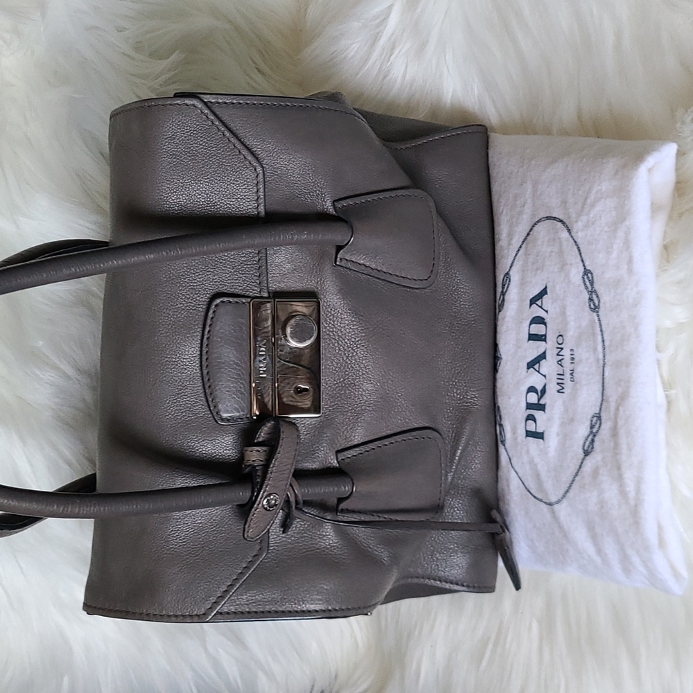 💯 Authentic  Prada Handbag 🍀